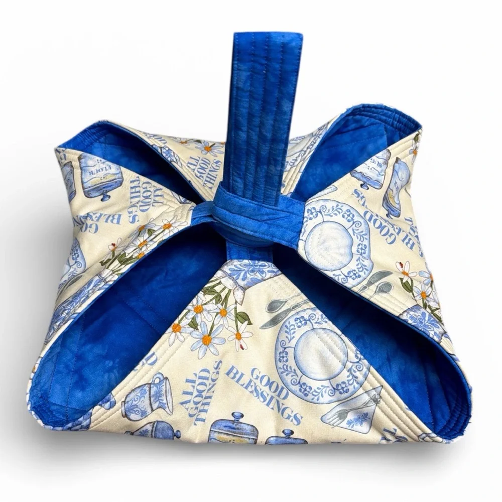 Casserole Dish Carrier Quilted and Reversible Pie Plate Carrier Blue Cream